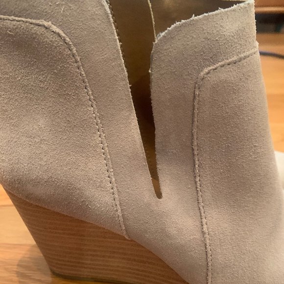 Lucky Brand Women's Yabba Wedge Bootie Light Gray Suede Ankle, size 8.5 - Picture 9 of 14